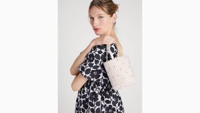 žene Kate Spade iridescent multi žubor biserom ukrašena mala bucket torbica pribor 04HN323