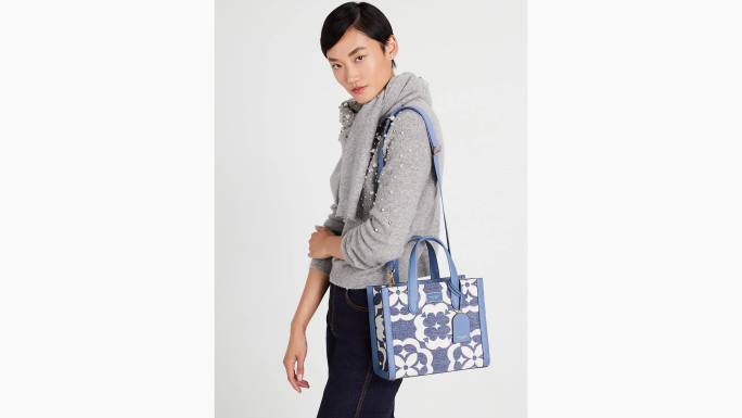 žene Kate Spade manta plava multi cvjetni monogram manhattan mala torba od šenile pribor 04HN266